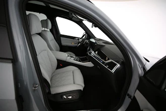 https://vehicle.imgix.net/4395401/31ab55f7-ec9e-414c-8d34-5157de006750.jpg