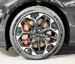 https://vehicle.imgix.net/4395412/03b7c9c6-24f4-45c0-8ac9-140a1c4c8d22.jpg