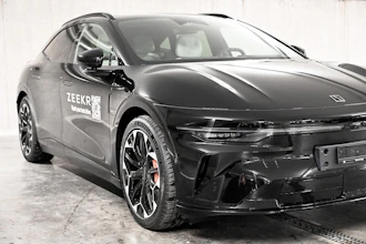 https://vehicle.imgix.net/4395412/e6ecb668-8a84-42bb-aac2-1184120c3688.jpg