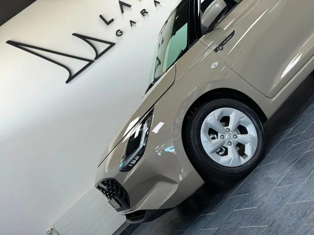 Suzuki Swift 1.2 Sakura Hybrid