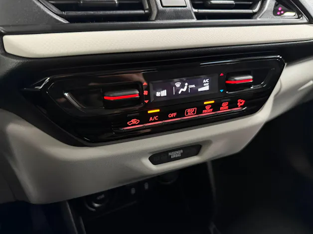 Suzuki Swift 1.2 Sakura Hybrid