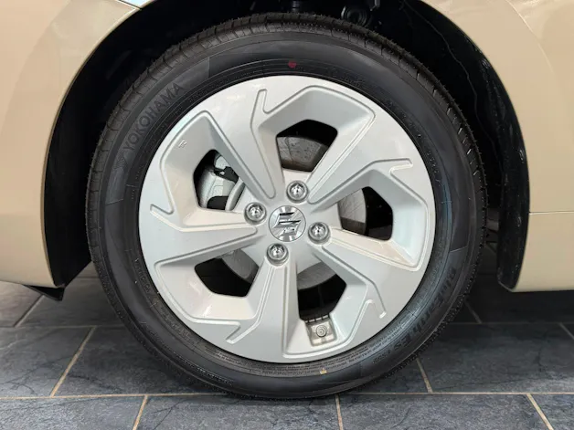 Suzuki Swift 1.2 Sakura Hybrid