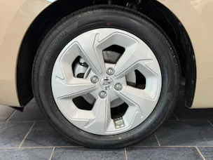 Suzuki Swift 1.2 Sakura Hybrid