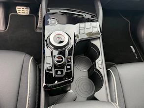 https://vehicle.imgix.net/4395531/a3456f8a-bada-451b-9f66-4f0f3eefcddc.jpg