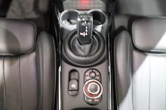 https://vehicle.imgix.net/4395674/e4210170-03b3-4953-ab55-117d59faa642.JPG