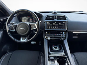 immagine del veicolo JAGUAR F-Pace 2.0 D 180 R-Sport AWD