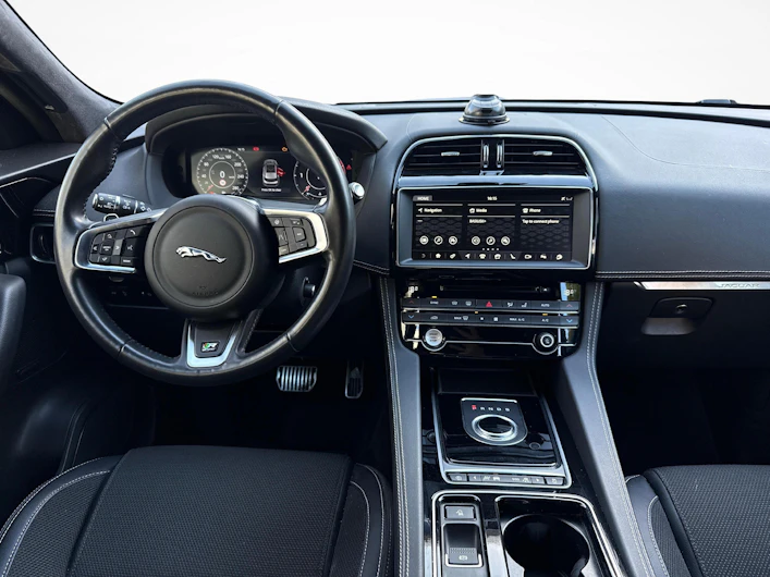 immagine del veicolo JAGUAR F-PACE