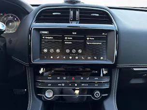 Jaguar F-Pace 2.0 D 180 R-Sport AWD