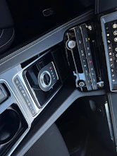 immagine del veicolo JAGUAR F-Pace 2.0 D 180 R-Sport AWD