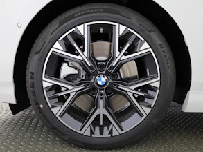 https://vehicle.imgix.net/4395829/f66c1f2a-7f26-4e55-b5ad-9914384c0c0a.jpg