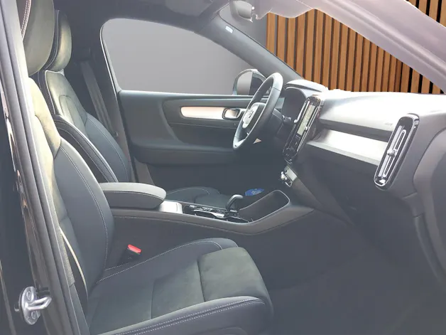 Volvo XC40 2.0 B4 MH Black Edition