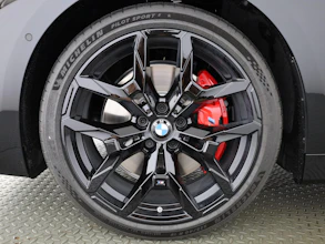 https://vehicle.imgix.net/4395858/d69708d7-0d91-4404-a59f-a53399cffb4f.jpg