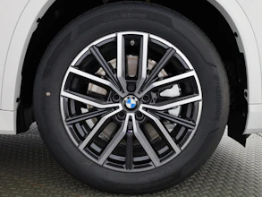 https://vehicle.imgix.net/4395894/aed7f4d6-93e5-4fcb-bad2-a04a11e298b5.jpg