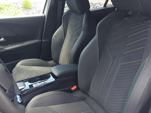 Peugeot 2008 1.2 Hybrid 145 GT