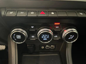 https://vehicle.imgix.net/4396032/74c7a8d2-62ce-4ebb-bc22-83e0feb3e63d.jpg