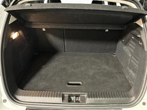 https://vehicle.imgix.net/4396077/936bd29f-8f07-4b6e-b432-660d82f4c01c.jpg
