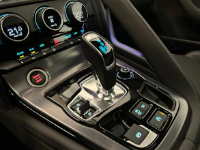 https://vehicle.imgix.net/4396102/8c6517f1-847c-405b-9cfe-8c35d9fc3a4c.jpg