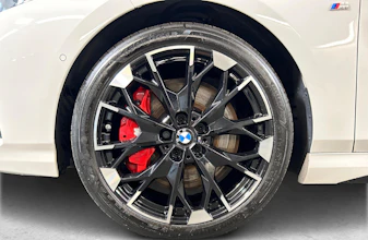 https://vehicle.imgix.net/4396106/ae68545b-afb5-4526-b8e8-40f14a55ddfc.jpg