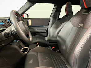 https://vehicle.imgix.net/4396116/6c38f47c-53e6-4453-a690-434aaecf210f.jpg