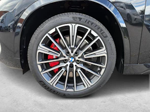 Fahrzeugbild BMW X1 23d xDrive paddles
