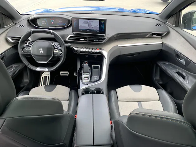 Peugeot 3008 300e Hybrid4 Road Trip EAT8