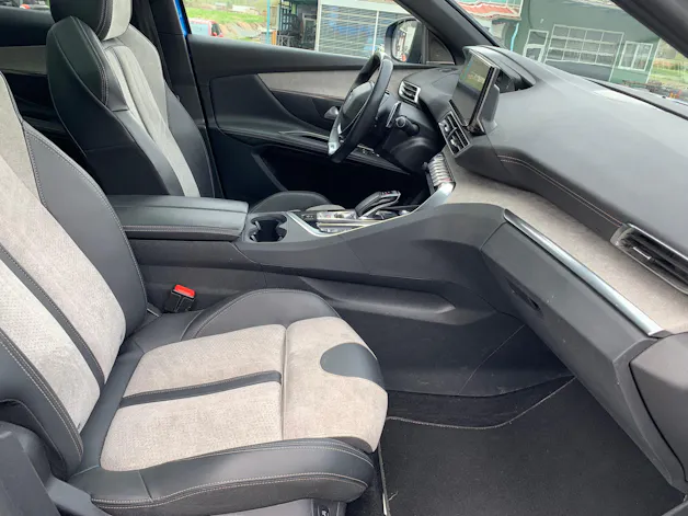 Peugeot 3008 300e Hybrid4 Road Trip EAT8