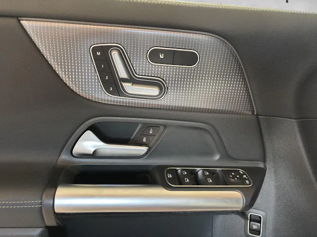 Mercedes-Benz EQA 300 4Matic Swiss Star AMG Line