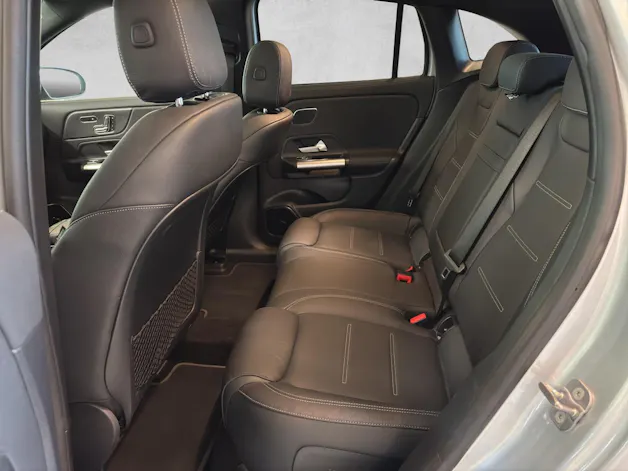 Mercedes-Benz EQA 300 4Matic Swiss Star AMG Line