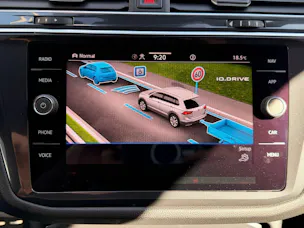 VW Tiguan Allspace R-LINE 4MOTION *** PANORAMAGLASDACH & 360 GRAD KAMERA ***