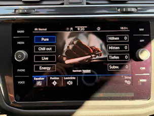 VW Tiguan Allspace R-LINE 4MOTION *** PANORAMAGLASDACH & 360 GRAD KAMERA ***