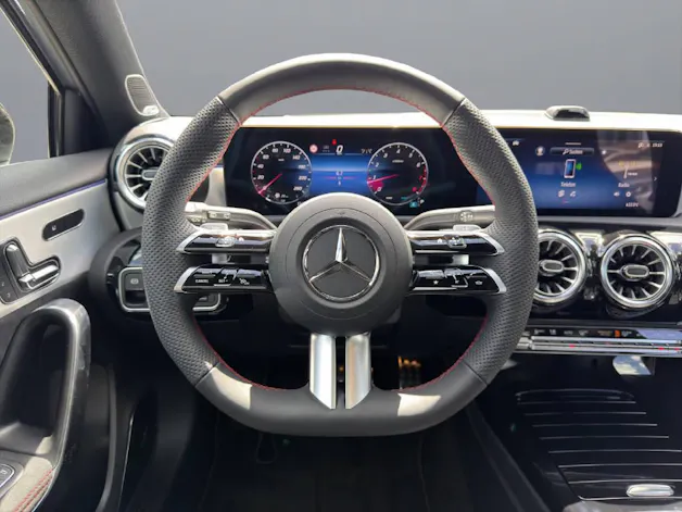 Mercedes-Benz A 220 AMG Line 4m