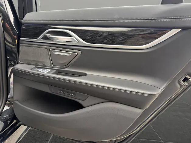 BMW 740d xDrive SAG