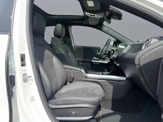 Mercedes-Benz GLA 250 Swiss Star AMG Line 4matic