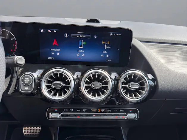 Mercedes-Benz GLA 250 Swiss Star AMG Line 4matic