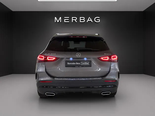 Mercedes-Benz GLA 200 4Matic AMG Line 8G-DCT