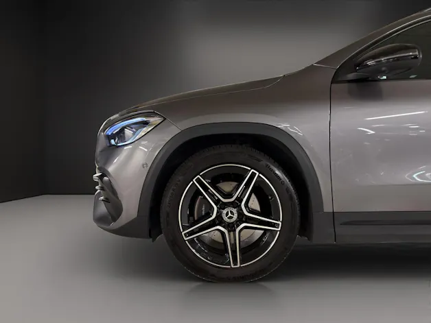 Mercedes-Benz GLA 200 4Matic AMG Line 8G-DCT