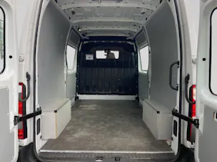 Renault Master T33 2.3dCi 135 L2H2