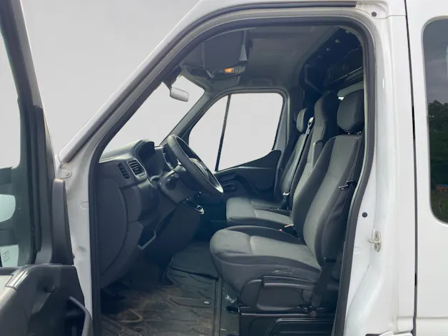 Renault Master T33 2.3dCi 135 L2H2