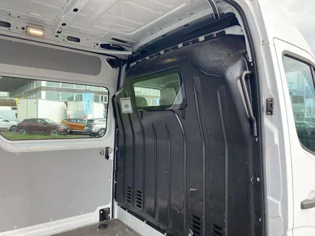 Renault Master T33 2.3dCi 135 L2H2