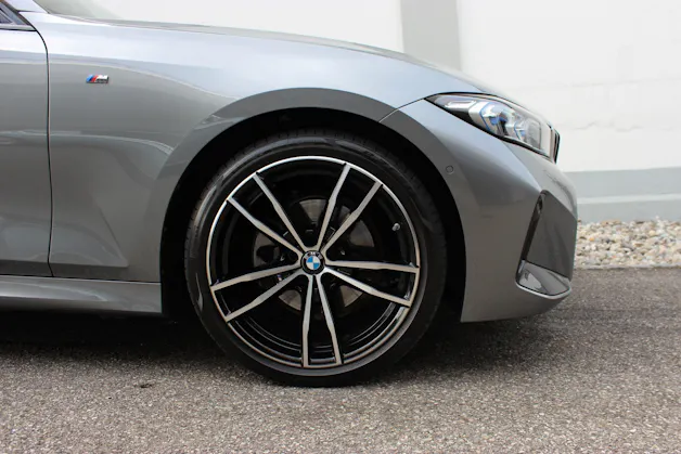 BMW 320d xDrive 48V Touring M SPORTPAKET