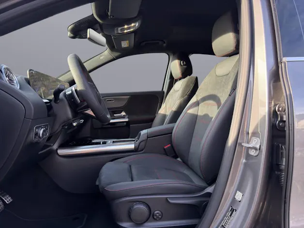 Mercedes-Benz EQA 300 Excellence AMG Line 4matic