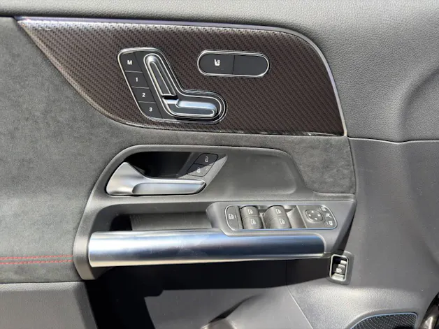 Mercedes-Benz GLA 250 Swiss Star AMG Line 4matic