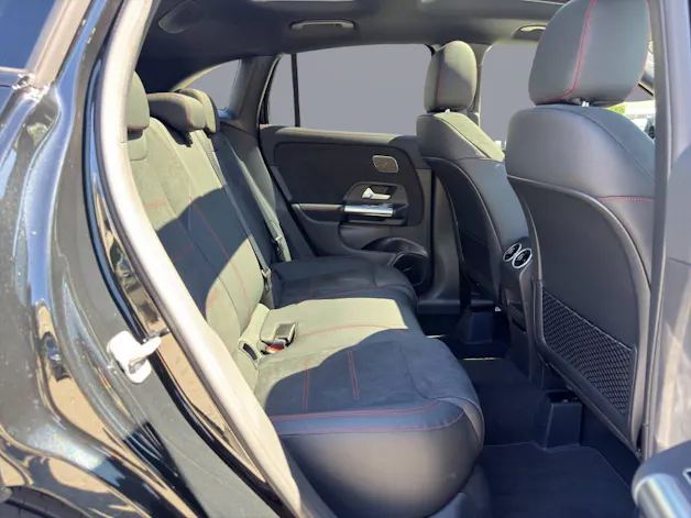 Mercedes-Benz GLA 250 Swiss Star AMG Line 4matic