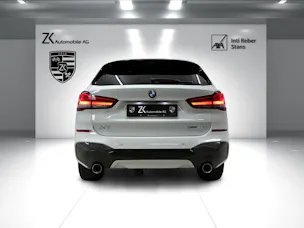BMW X1 xDrive 20i M Sport Alpinweiss Steptronic ★ RF-Kamera ★ Komfortzugang ★ Head-Up-Display ★ Leder ★ AHK ★