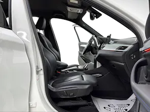 BMW X1 xDrive 20i M Sport Alpinweiss Steptronic ★ RF-Kamera ★ Komfortzugang ★ Head-Up-Display ★ Leder ★ AHK ★
