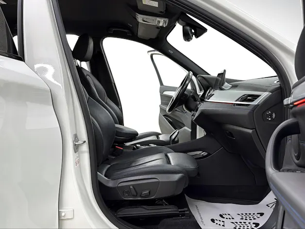 BMW X1 xDrive 20i M Sport Alpinweiss Steptronic ★ RF-Kamera ★ Komfortzugang ★ Head-Up-Display ★ Leder ★ AHK ★