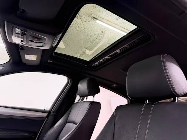 BMW X4 M40i 360PS ALPINWEISS Steptronic / 360° Kamera / Glasdach / Komfortzugang / Leder / Head-Up-Display /