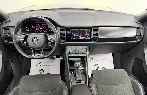 Škoda Kodiaq 2.0 TSI 4x4 Stahl Grau 7. Plätzer SportLine ★ 360° Kamera ★ Panoramadach ★ Keyless Go ★ AHK Schwenkbar ★