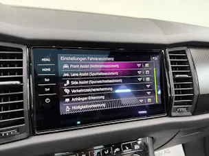 Škoda Kodiaq 2.0 TSI 4x4 Stahl Grau 7. Plätzer SportLine ★ 360° Kamera ★ Panoramadach ★ Keyless Go ★ AHK Schwenkbar ★