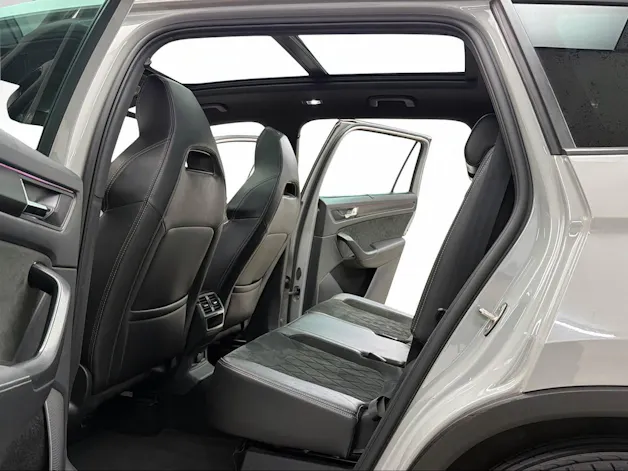 Škoda Kodiaq 2.0 TSI 4x4 Stahl Grau 7. Plätzer SportLine ★ 360° Kamera ★ Panoramadach ★ Keyless Go ★ AHK Schwenkbar ★